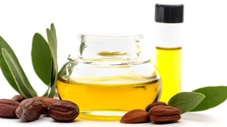 Lee más sobre el artículo Aceite de jojoba: beneficios y usos para el cuidado de la piel y el cabello